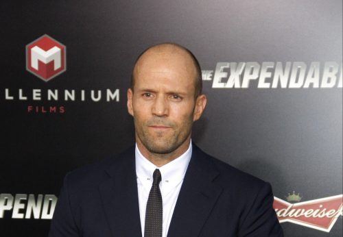 Jason Statham. Prodával na ulici falešné parfémy a fotil pro letáky