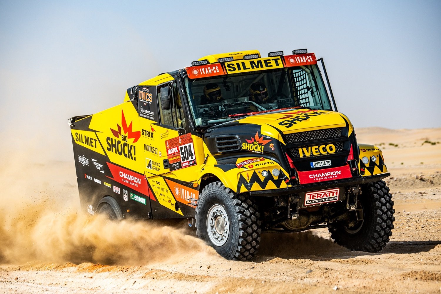 Dakar 2020: Martin Macík a jeho tým měnili rekordních devět pneumatik